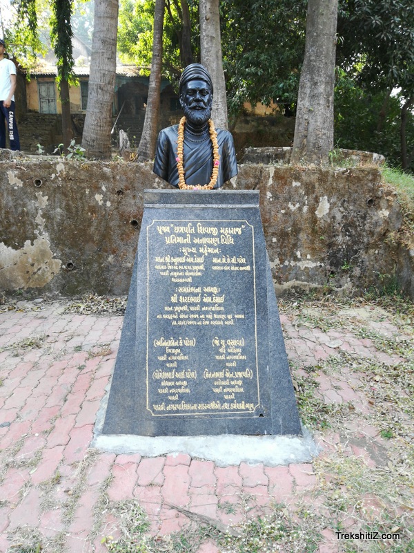Pardi Fort , Chatrapati Shivaji Maharaj Statue Outside Pardi Fort